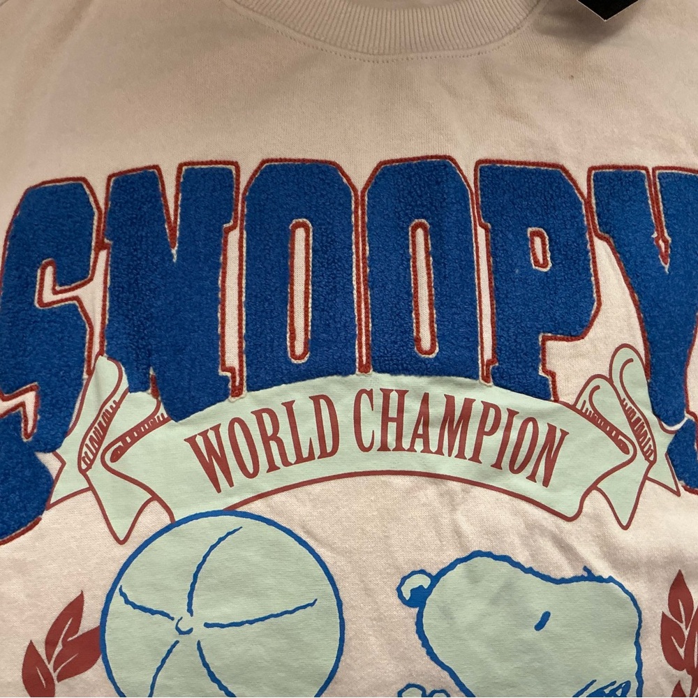 Peanuts Snoopy World Champion Beagle League Cream Sweatshirt Size S - Picture 7 of 7